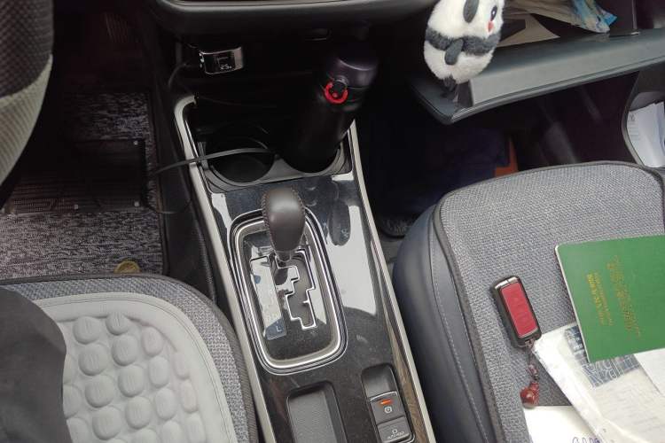 Used Mitsubishi Outlander 2019 2.0L Two-Wheel Drive Comfort Edition 5 Seats China VI Standard Gear Lever