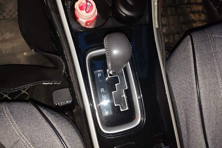 Used Mitsubishi Outlander 2019 2.4L 4x4 Zhi Xiang Edition 5 Seats China VI Standard Gear Lever