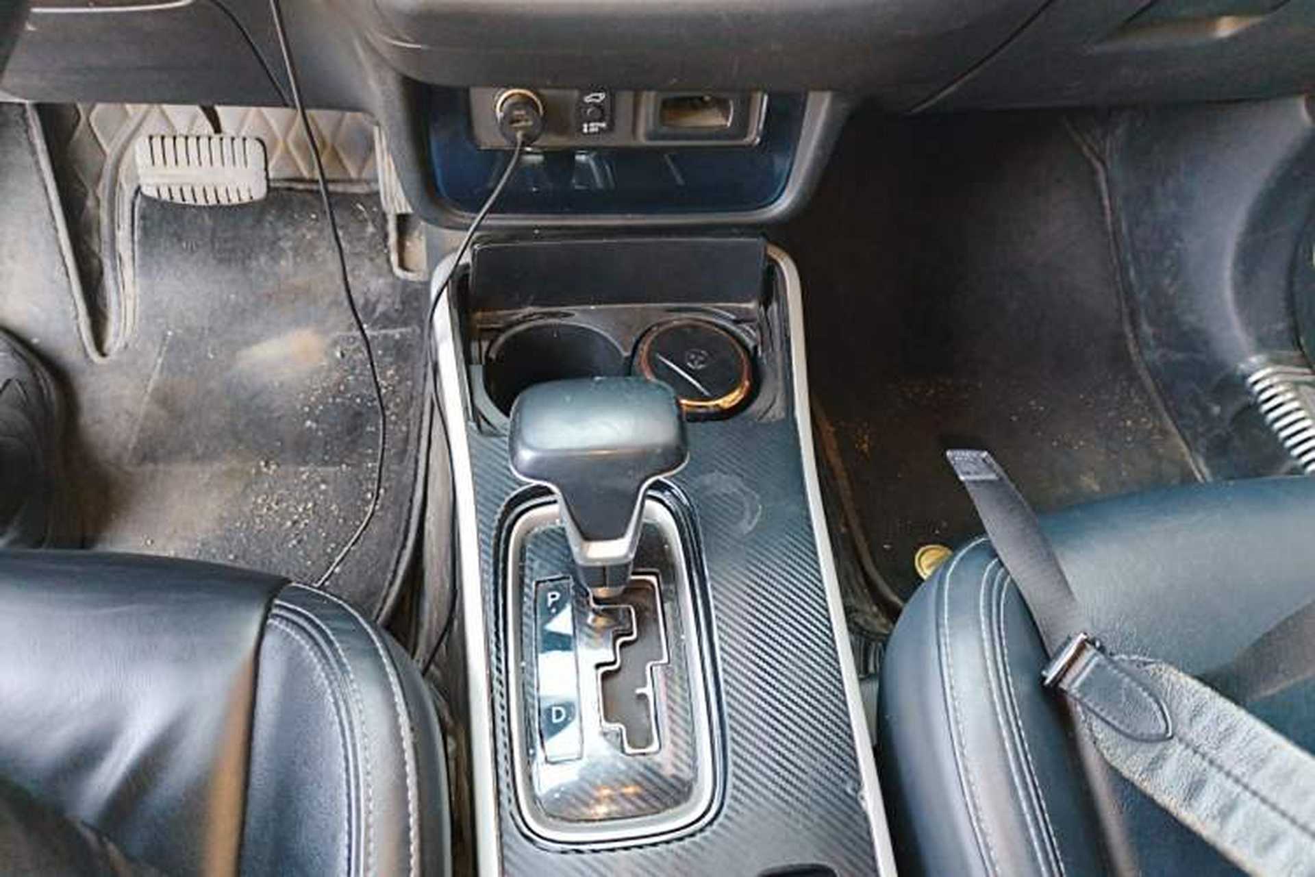 Used Mitsubishi Outlander 2019 2.4L 4x4 Zhi Xiang Edition 5 Seats China V Emission Standard Gear Lever