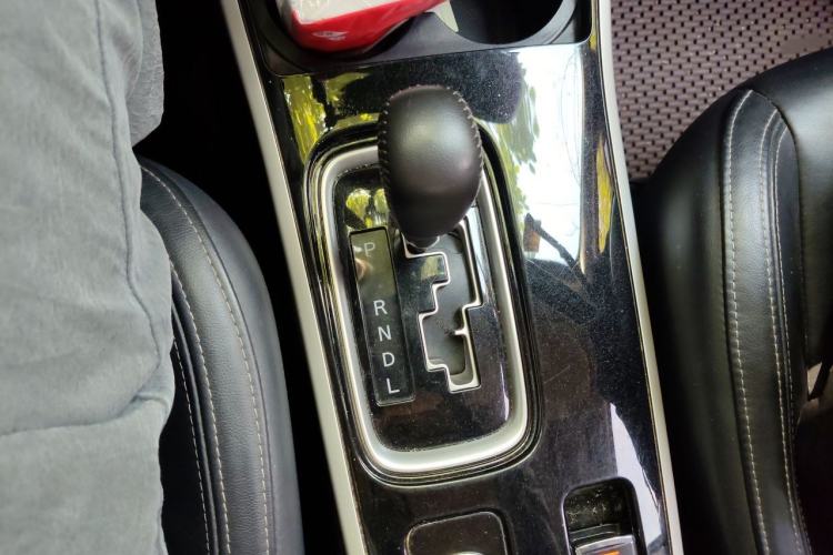 Used Mitsubishi Outlander 2019 2.4L 4x4 Zhi Xiang Edition 5 Seats China VI Standard Gear Lever