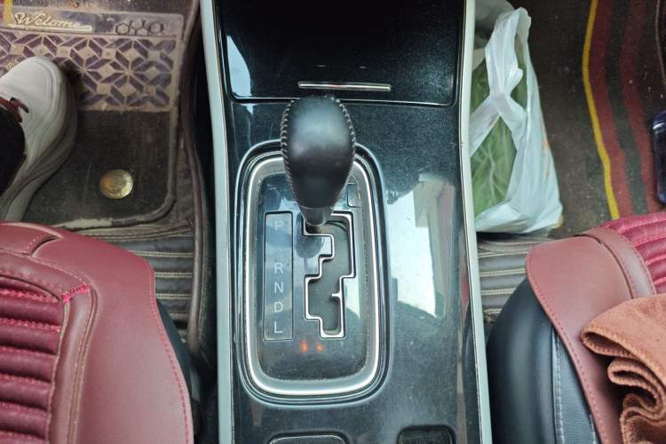 Used Mitsubishi Outlander 2019 2.4L 4x4 Zhi Xiang Edition 5 Seats China VI Standard Gear Lever