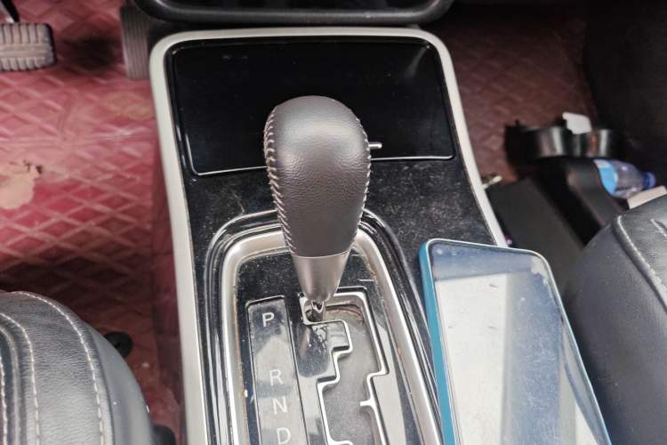Used Mitsubishi Outlander 2019 2.4L 4x4 Zhi Xiang Edition 7 Seats China VI Standard Gear Lever