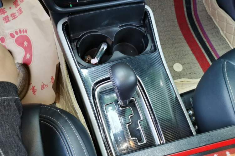 Used Mitsubishi Outlander 2019 2.4L 4x4 Zhi Xiang Edition 7 Seats China VI Standard Gear Lever