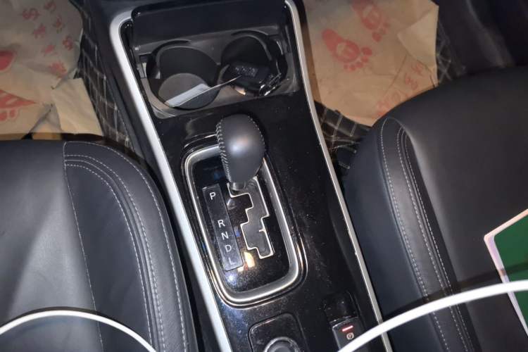 Used Mitsubishi Outlander 2019 2.4L 4x4 Zhi Xiang Edition 5 Seats China VI Standard Gear Lever