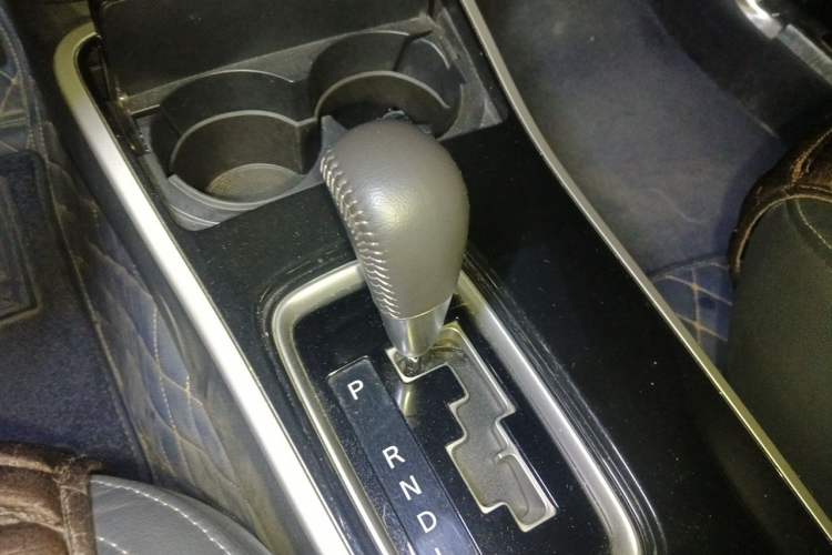 Used Mitsubishi Outlander 2019 2.4L 4x4 Zhi Xiang Edition 7 Seats China V Emission Standard Gear Lever