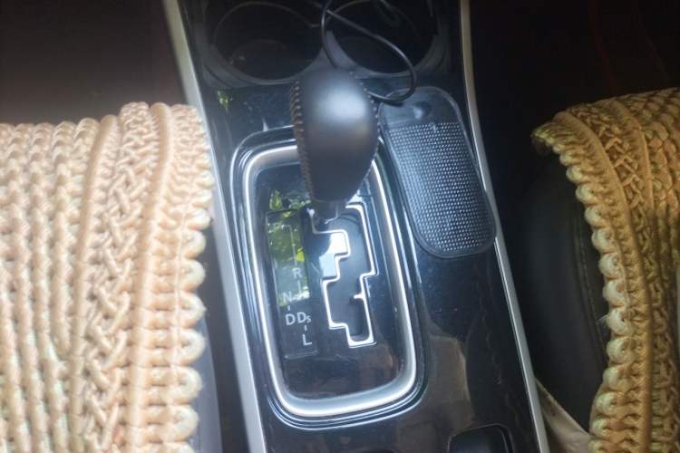 Used Mitsubishi Outlander 2019 2.0L Two-Wheel Drive Comfort Edition 5 Seats China V Standard Gear Lever
