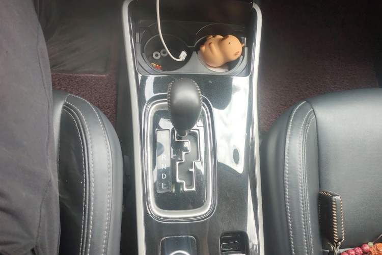 Used Mitsubishi Outlander 2019 2.4L 4x4 Zhi Xiang Edition 7 Seats China VI Standard Gear Lever
