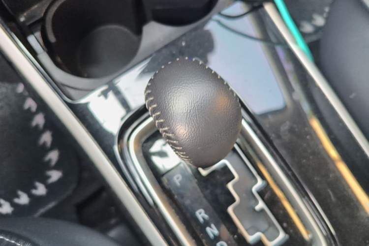 Used Mitsubishi Outlander 2019 2.4L 4x4 Zhi Xiang Edition 7 Seats China VI Standard Gear Lever