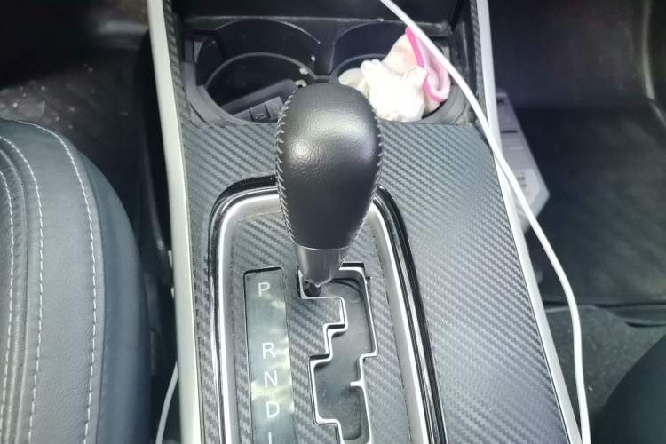 Used Mitsubishi Outlander 2019 2.4L 4x4 Zhi Xiang Edition 7 Seats China V Emission Standard Gear Lever