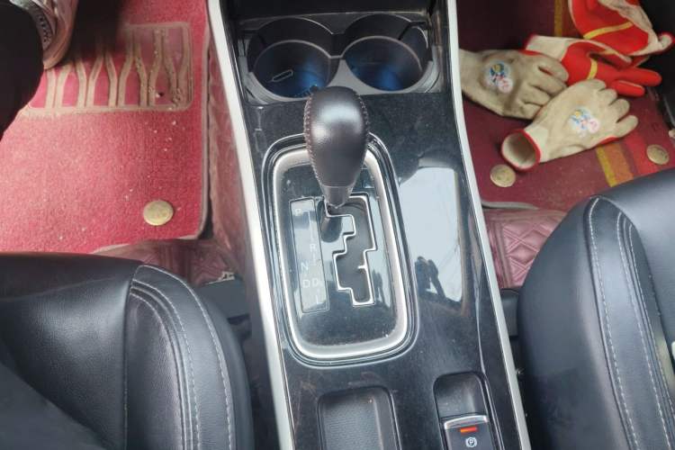 Used Mitsubishi Outlander 2019 2.0L Two-Wheel Drive Comfort Edition 5 Seats China V Standard Gear Lever