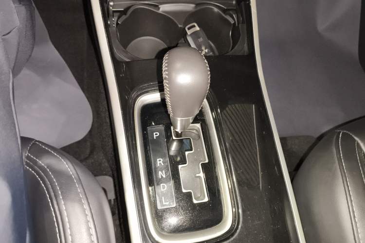 Used Mitsubishi Outlander 2019 2.4L 4x4 Zhi Xiang Edition 5 Seats China VI Standard Gear Lever