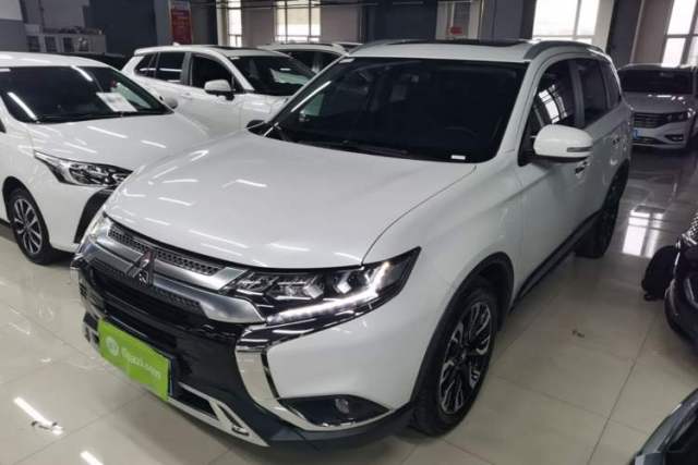 Used Mitsubishi Outlander 2019 2.4L 4x4 Zhi Xiang Edition 5 Seats China VI Standard