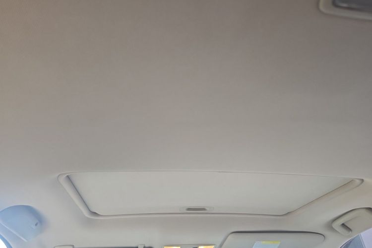 Used Mitsubishi Outlander 2019 2.4L 4x4 Zhi Xiang Edition 7 Seats China VI Standard Headliner