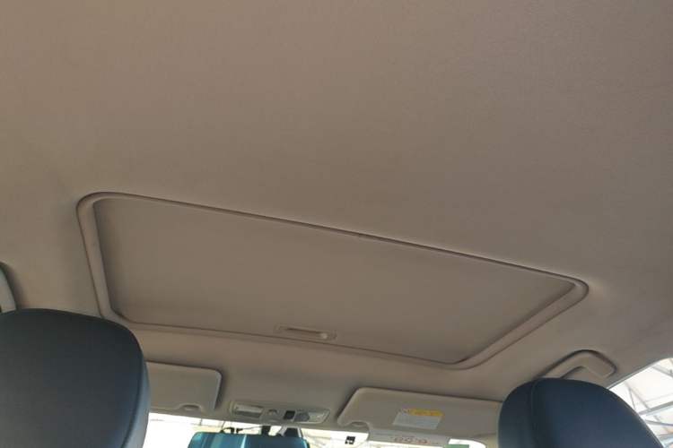 Used Mitsubishi Outlander 2019 2.4L 4x4 Zhi Xiang Edition 5 Seats China VI Standard Headliner