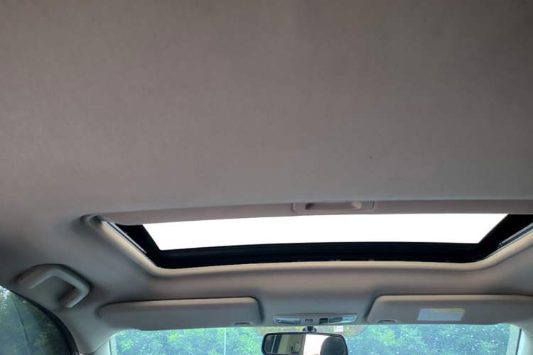 Used Mitsubishi Outlander 2019 2.0L Two-Wheel Drive Comfort Edition 5 Seats China VI Standard Headliner