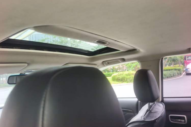 Used Mitsubishi Outlander 2019 2.0L Two-Wheel Drive Comfort Edition 5 Seats China V Standard Headliner