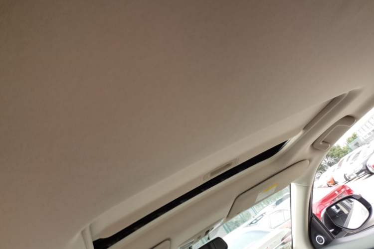 Used Mitsubishi Outlander 2019 2.0L Two-Wheel Drive Comfort Edition 5 Seats China VI Standard Headliner