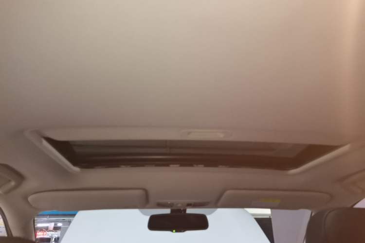 Used Mitsubishi Outlander 2019 2.0L Two-Wheel Drive Comfort Edition 5 Seats China VI Standard Headliner
