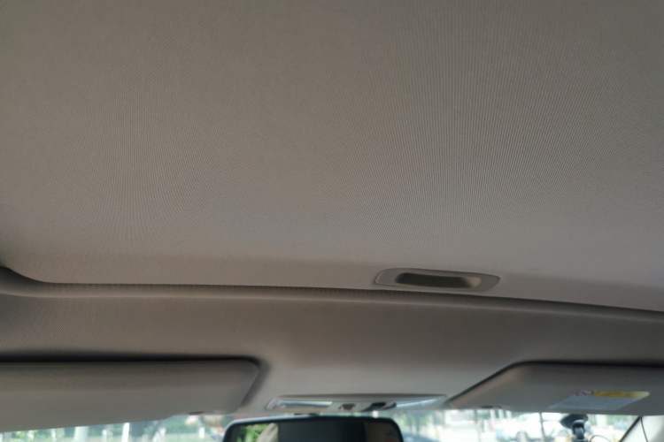 Used Mitsubishi Outlander 2019 2.0L Two-Wheel Drive Comfort Edition 5 Seats China VI Standard Headliner