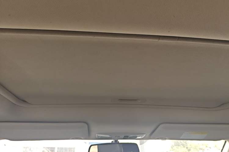 Used Mitsubishi Outlander 2019 2.0L Two-Wheel Drive Comfort Edition 5 Seats China VI Standard Headliner