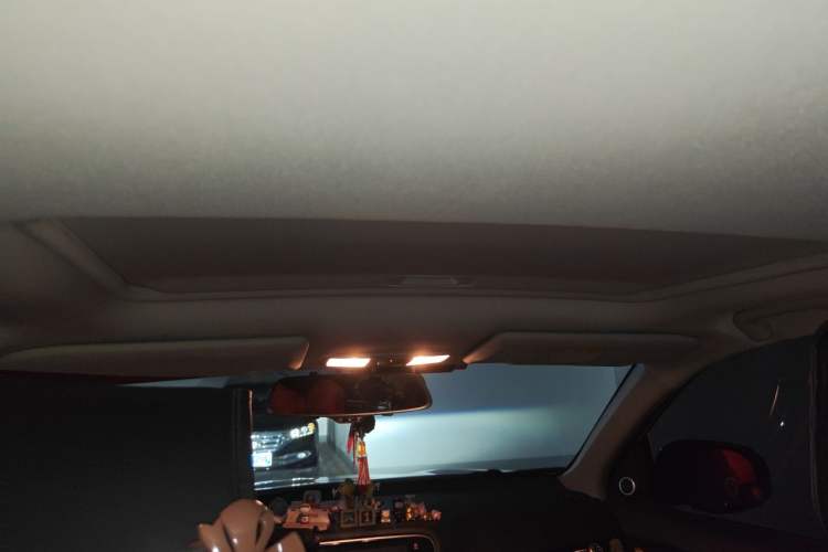 Used Mitsubishi Outlander 2019 2.4L 4x4 Zhi Xiang Edition 7 Seats China VI Standard Headliner