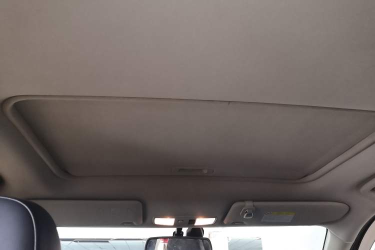 Used Mitsubishi Outlander 2019 2.4L 4x4 Zhi Xiang Edition 5 Seats China VI Standard Headliner