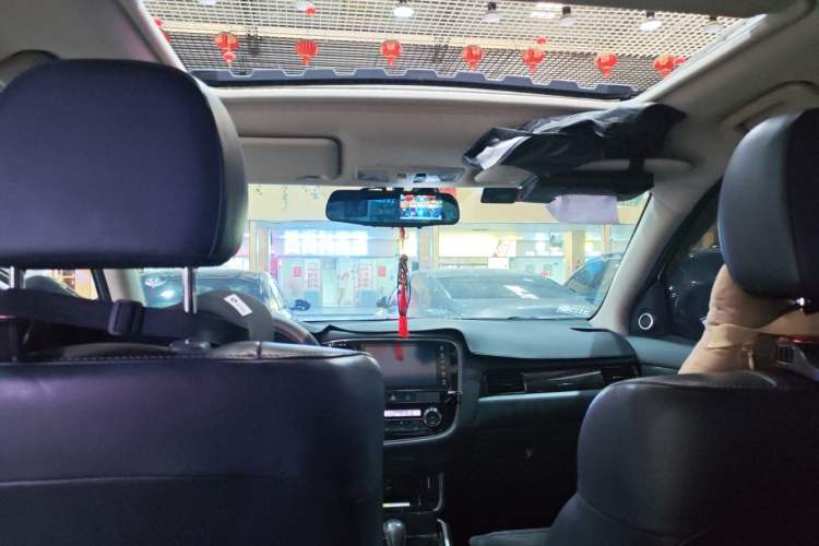 Used Mitsubishi Outlander 2019 2.4L 4x4 Zhi Xiang Edition 7 Seats China VI Standard Headliner