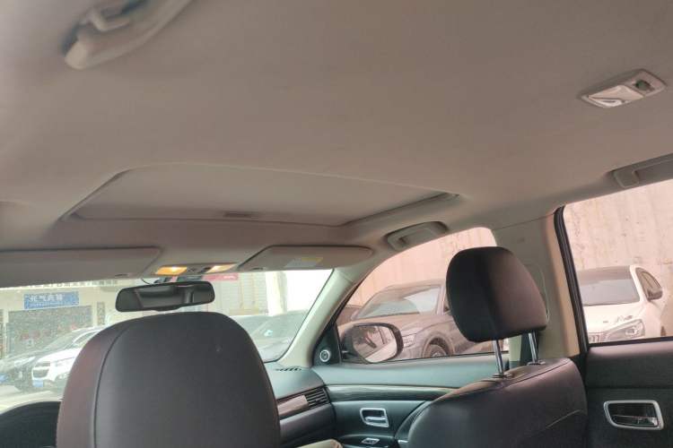 Used Mitsubishi Outlander 2019 2.0L Two-Wheel Drive Comfort Edition 7-Seater China VI Standard Headliner