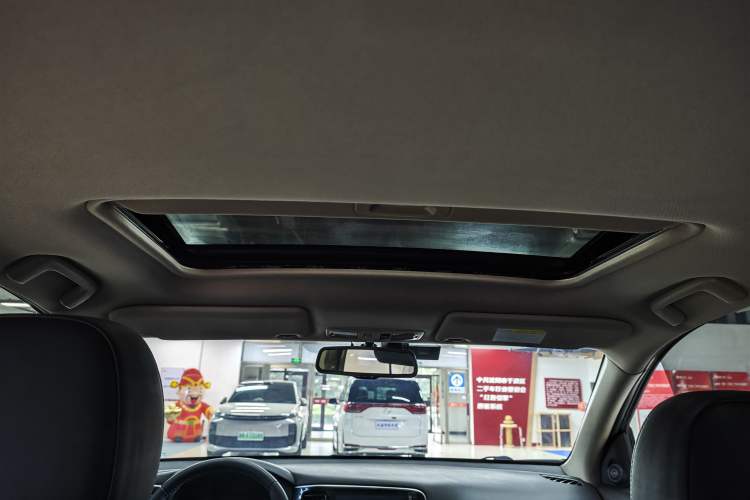 Used Mitsubishi Outlander 2019 2.4L 4x4 Zhi Xiang Edition 5 Seats China VI Standard Headliner