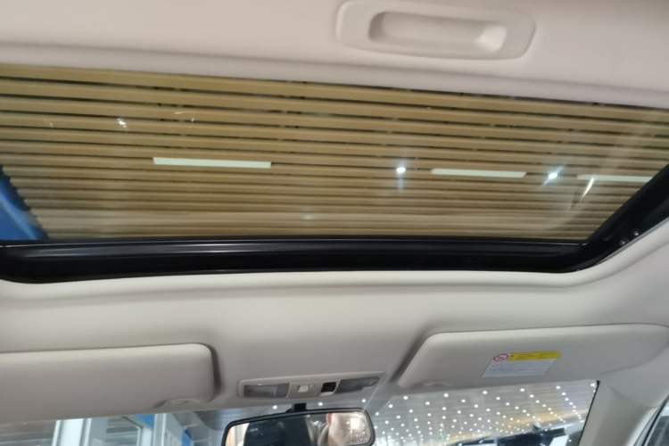 Used Mitsubishi Outlander 2019 2.0L Two-Wheel Drive Comfort Edition 7-Seater China VI Standard Headliner