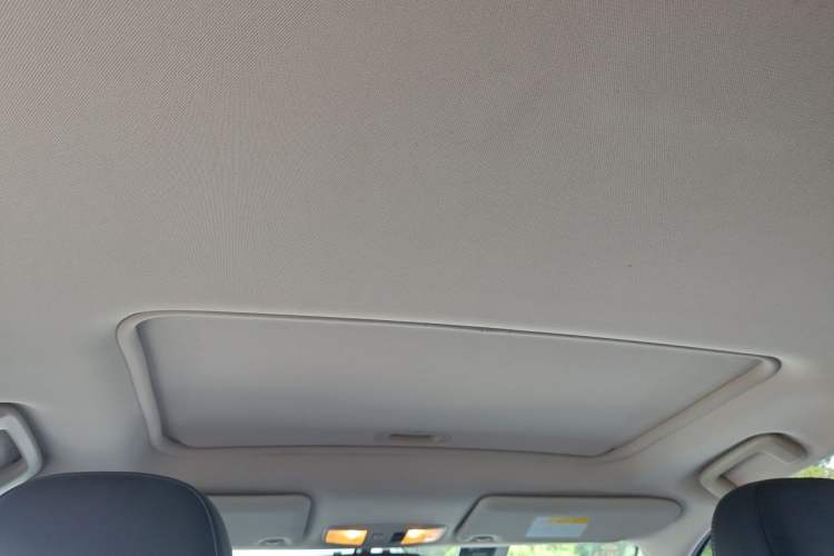 Used Mitsubishi Outlander 2019 2.0L Two-Wheel Drive Comfort Edition 7-Seater China VI Standard Headliner