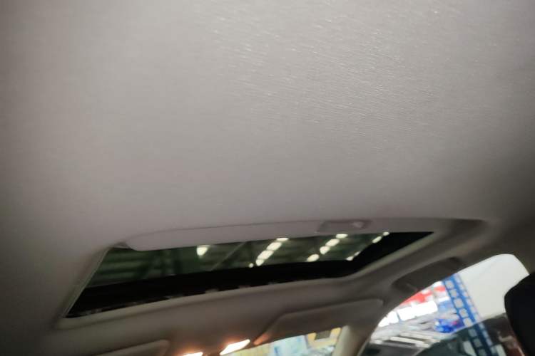 Used Mitsubishi Outlander 2019 2.0L Two-Wheel Drive Comfort Edition 5 Seats China VI Standard Headliner