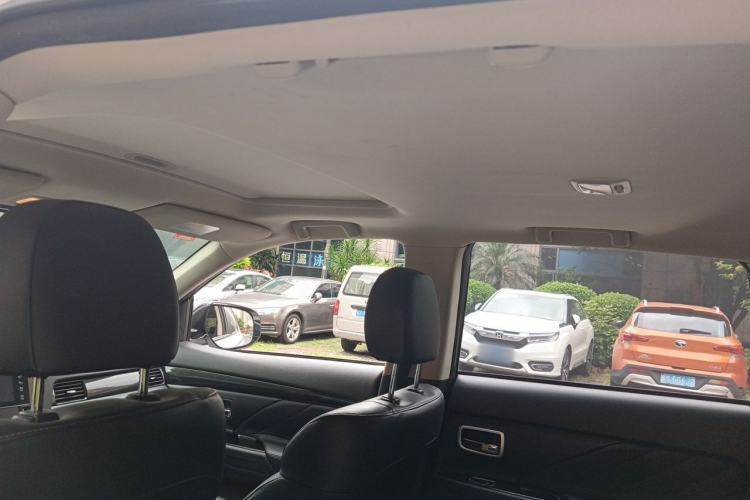 Used Mitsubishi Outlander 2019 2.4L 4x4 Zhi Xiang Edition 7 Seats China VI Standard Headliner