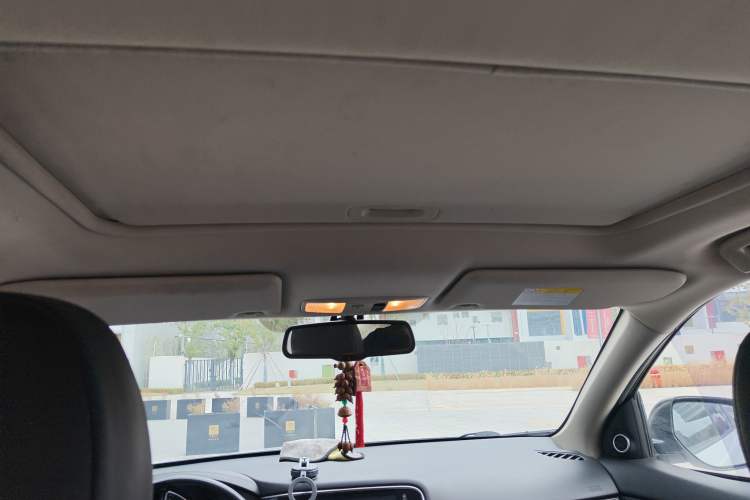 Used Mitsubishi Outlander 2019 2.0L Two-Wheel Drive Comfort Edition 5 Seats China V Standard Headliner