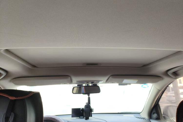 Used Mitsubishi Outlander 2019 2.4L 4x4 Zhi Xiang Edition 5 Seats China VI Standard Headliner