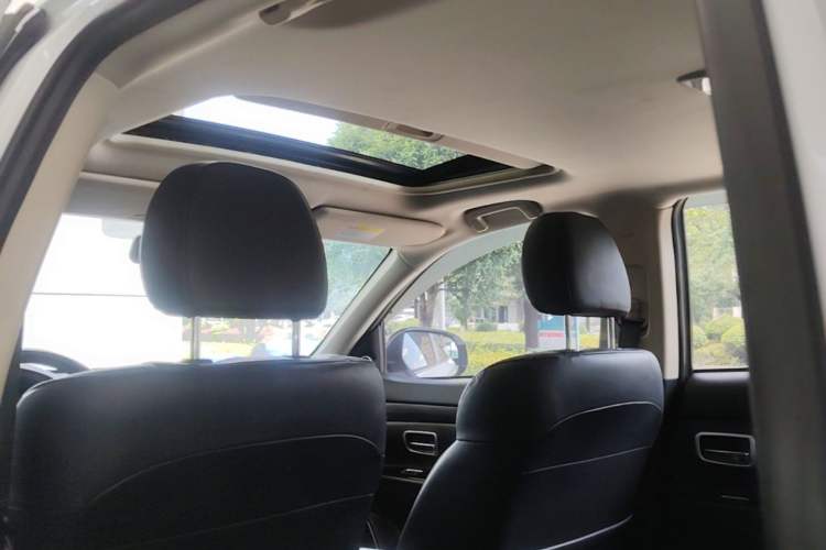 Used Mitsubishi Outlander 2019 2.0L Two-Wheel Drive Comfort Edition 5 Seats China VI Standard Headliner