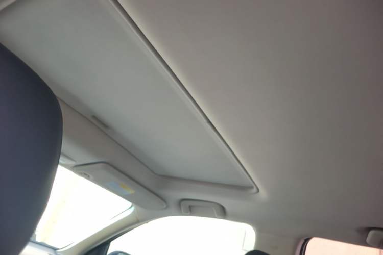 Used Mitsubishi Outlander 2019 2.0L Two-Wheel Drive Comfort Edition 5 Seats China VI Standard Headliner