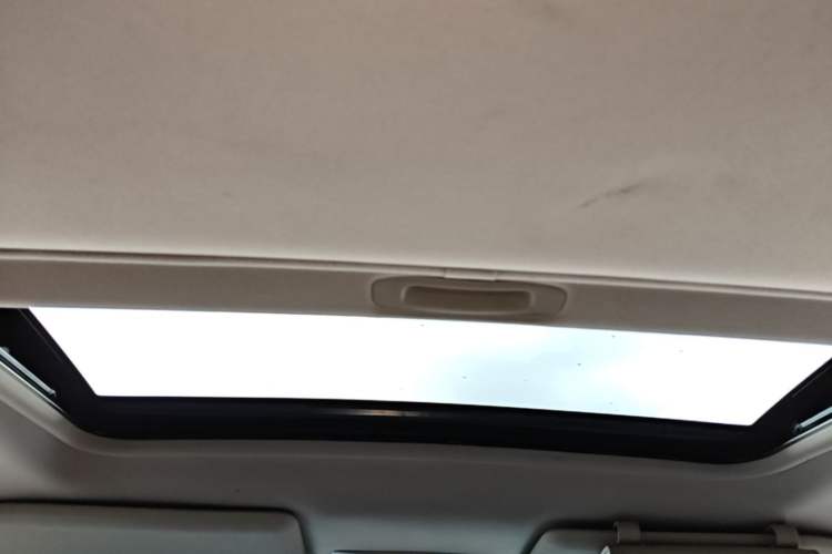 Used Mitsubishi Outlander 2019 2.4L 4x4 Zhi Xiang Edition 5 Seats China VI Standard Headliner