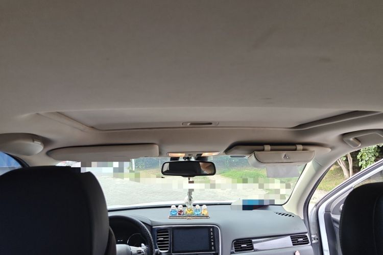 Used Mitsubishi Outlander 2019 2.4L 4x4 Zhi Xiang Edition 7 Seats China VI Standard Headliner