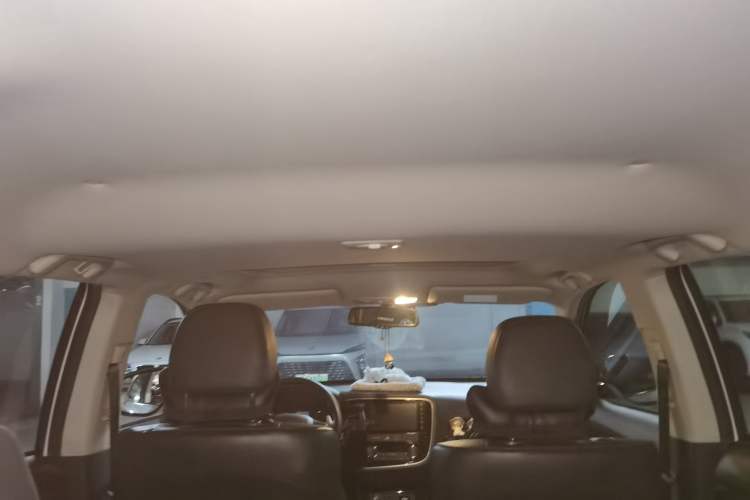 Used Mitsubishi Outlander 2019 2.4L 4x4 Zhi Xiang Edition 5 Seats China V Emission Standard Headliner