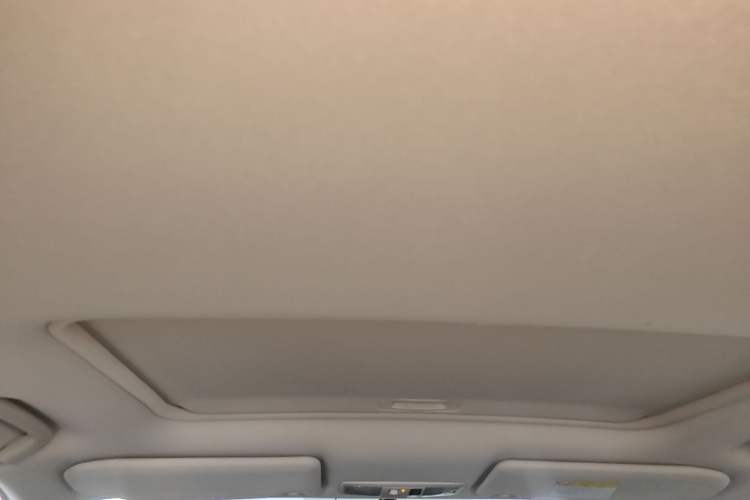 Used Mitsubishi Outlander 2019 2.0L Two-Wheel Drive Comfort Edition 7-Seater China VI Standard Headliner