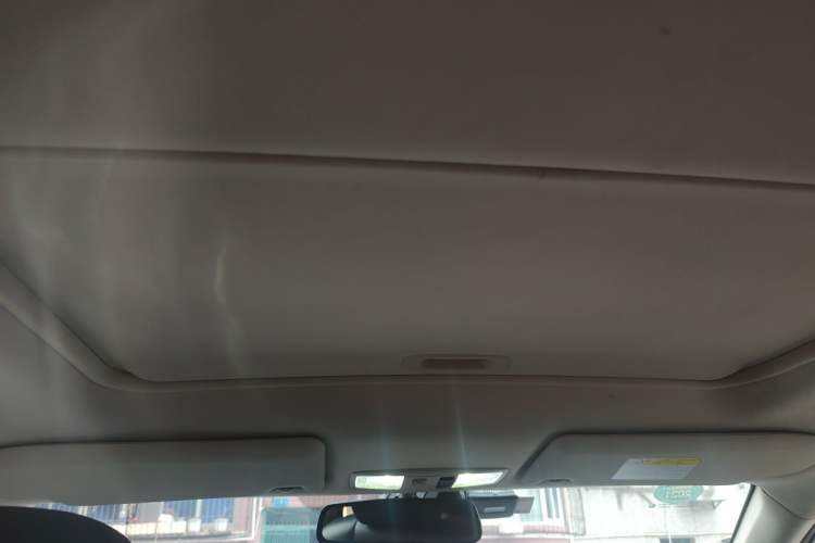 Used Mitsubishi Outlander 2019 2.4L 4x4 Zhi Xiang Edition 7 Seats China VI Standard Headliner