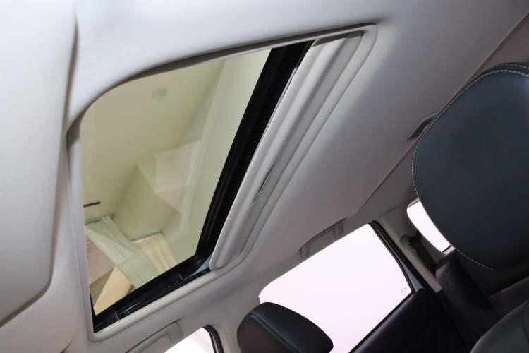 Used Mitsubishi Outlander 2019 2.4L 4x4 Zhi Xiang Edition 5 Seats China V Emission Standard Headliner