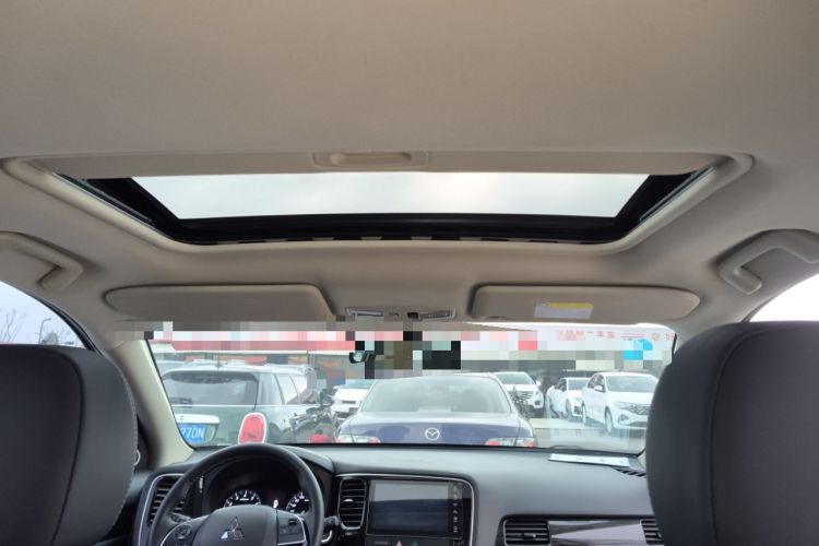 Used Mitsubishi Outlander 2019 2.0L Two-Wheel Drive Comfort Edition 5 Seats China VI Standard Headliner