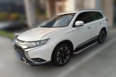 Used Mitsubishi Outlander 2019 2.4L 4x4 Zhi Xiang Edition 7 Seats China VI Standard