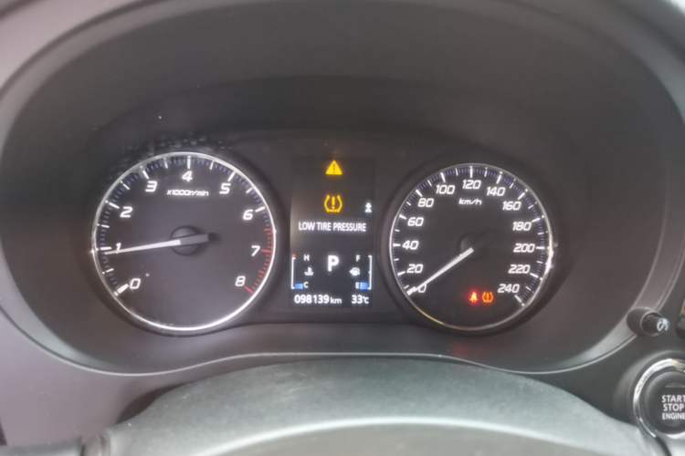 Used Mitsubishi Outlander 2019 2.0L Two-Wheel Drive Comfort Edition 7 Seats China V Emission Standard Instrument Cluster