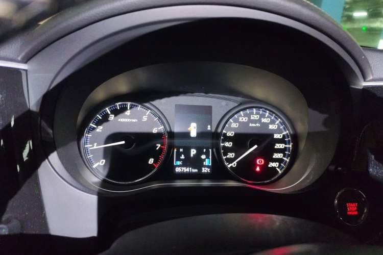 Used Mitsubishi Outlander 2019 2.0L Two-Wheel Drive Comfort Edition 5 Seats China VI Standard Instrument Cluster