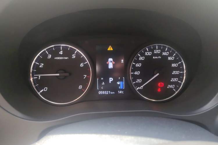 Used Mitsubishi Outlander 2019 2.0L Two-Wheel Drive Comfort Edition 5 Seats China VI Standard Instrument Cluster