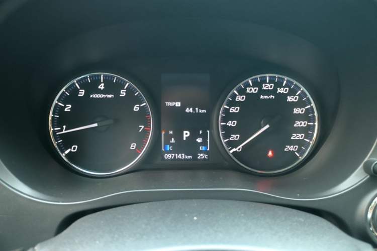 Used Mitsubishi Outlander 2019 2.0L Two-Wheel Drive Comfort Edition 5 Seats China VI Standard Instrument Cluster