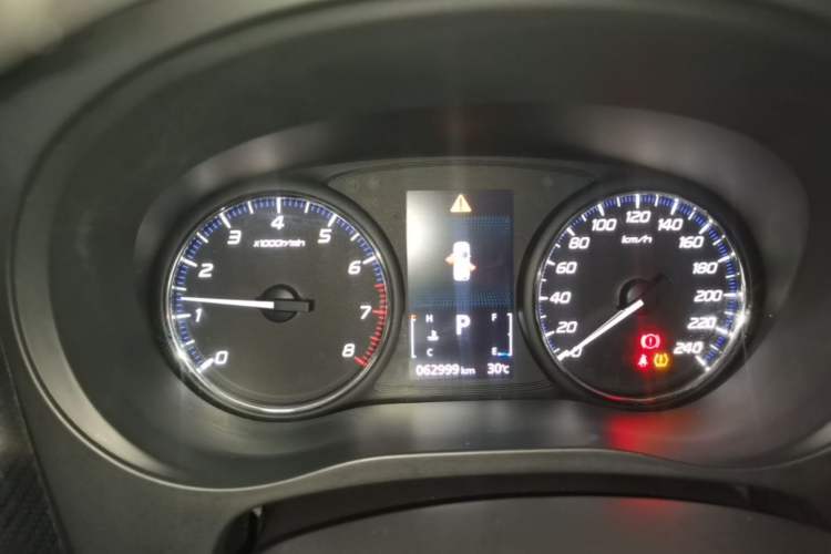 Used Mitsubishi Outlander 2019 2.0L Two-Wheel Drive Comfort Edition 5 Seats China VI Standard Instrument Cluster